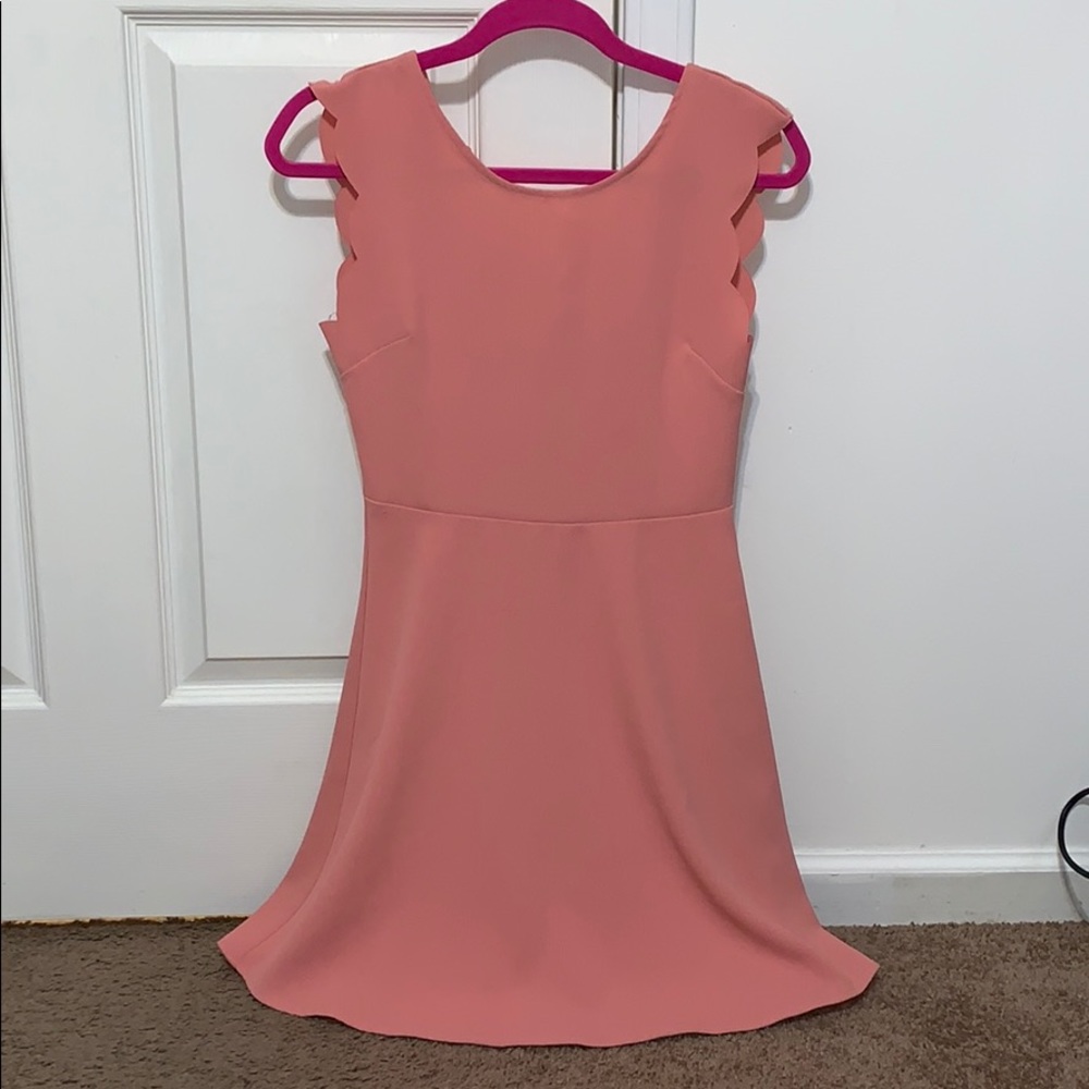 Sleeveless scalloped short dress